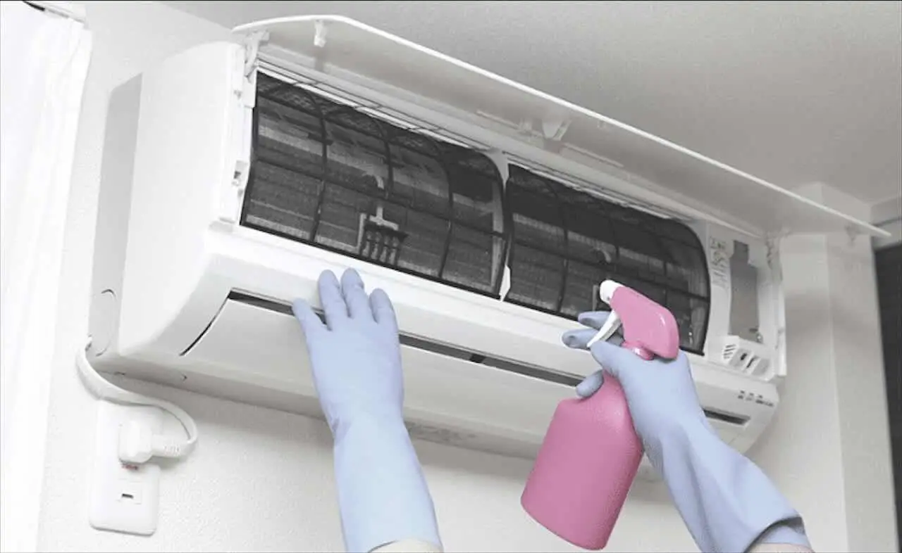 Non basta spruzzare e via: ecco come si usa davvero l’igienizzante per il climatizzatore