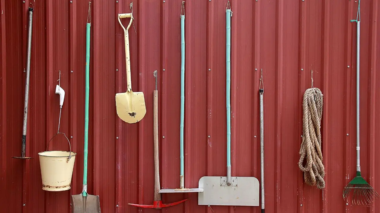 Come si fa a organizzare gli attrezzi del fai-da-te? Il pannello a parete per avere tutto a vista