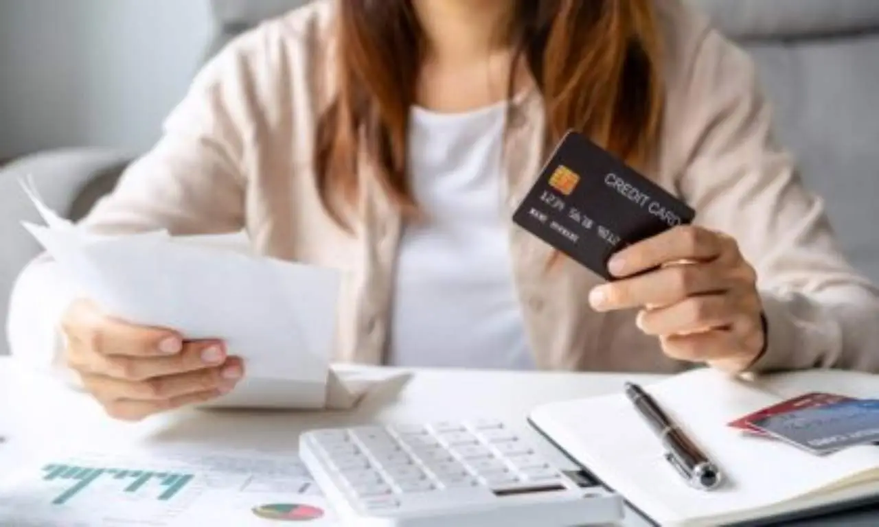 Carta di credito: il trucco per non pagare interessi nascosti
